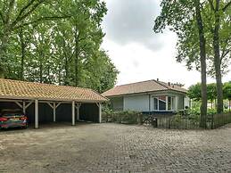 Country House With Fireplace at Bedafse Bergen