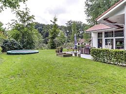 Country House With Fireplace at Bedafse Bergen