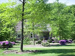 Country House With Fireplace at Bedafse Bergen