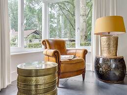 Country House With Fireplace at Bedafse Bergen