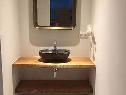 Country House With Fireplace at Bedafse Bergen