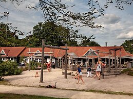 Country House With Fireplace at Bedafse Bergen