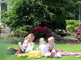 Country House With Fireplace at Bedafse Bergen