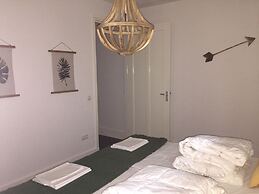 Country House With Fireplace at Bedafse Bergen