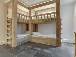 Country House With Fireplace at Bedafse Bergen