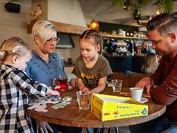 Country House With Fireplace at Bedafse Bergen