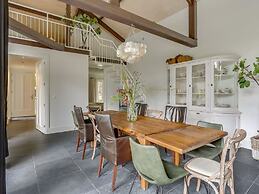 Country House With Fireplace at Bedafse Bergen