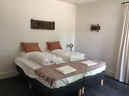 Country House With Fireplace at Bedafse Bergen