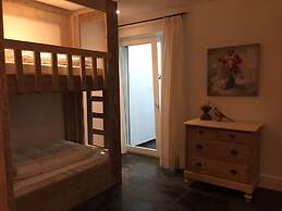 Country House With Fireplace at Bedafse Bergen