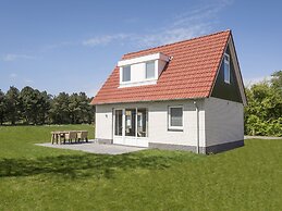 Bungalow in De Cocksdorp With Garden