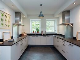 Pet-friendly Mansion