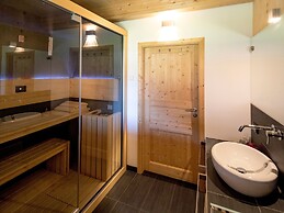 Luxurious Chalet in Murau with Outside Hot Tub