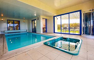 Seaside Villa With Pool in Moelan