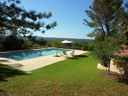 Saint-siffret: Forest & Pool