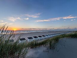 Lovely Villa With Sauna Near De Koog