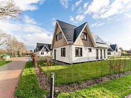Lovely Villa With Sauna Near De Koog