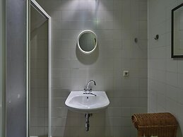 Spacious Villa near Town Center in Mesch