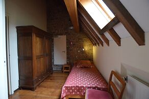 Spacious Villa near Town Center in Mesch