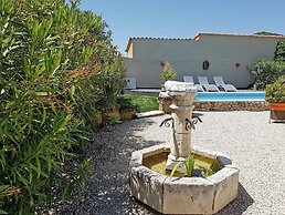 Villa Alba: Sunlit Comfort in Lirac