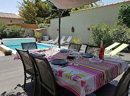 Villa Alba: Sunlit Comfort in Lirac