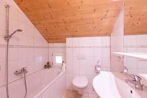Spacious Chalet near Kreischberg Ski Area