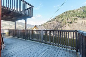 Spacious Chalet near Kreischberg Ski Area