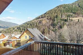 Spacious Chalet near Kreischberg Ski Area