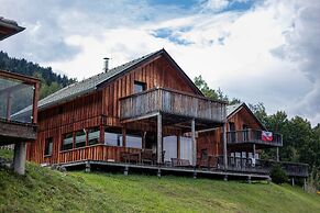 Spacious Chalet near Kreischberg Ski Area