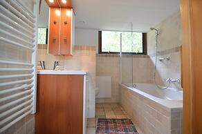 Hideaway: Sauna, Tennis & Trampoline