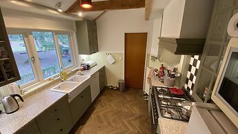 Hideaway: Sauna, Tennis & Trampoline