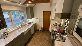 Hideaway: Sauna, Tennis & Trampoline