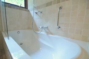 Hideaway: Sauna, Tennis & Trampoline