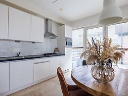 Luxury Apartment Near the Beach