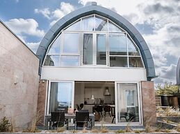 Luxury Apartment Near the Beach