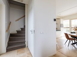 Luxury Apartment Near the Beach