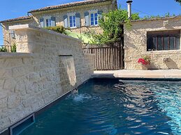 Farmhouse in Carpentras With Pool