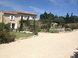 Farmhouse in Carpentras With Pool