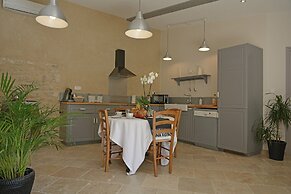 Farmhouse in Carpentras With Pool