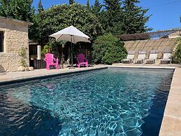 Farmhouse in Carpentras With Pool