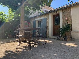 Farmhouse in Carpentras With Pool
