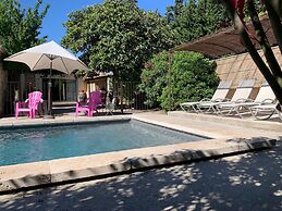 Farmhouse in Carpentras With Pool