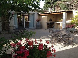 Farmhouse in Carpentras With Pool