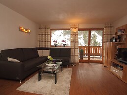 Boutique Apartment With Mountain View