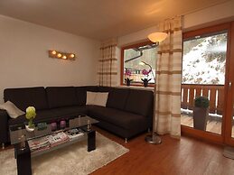 Boutique Apartment With Mountain View