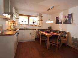 Boutique Apartment With Mountain View