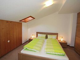 Splendid Apartment in Fugen near Ski Area