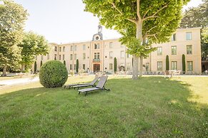 Studio in Montbrun Castle With Pool
