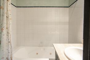 Studio in Montbrun Castle With Pool