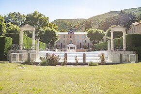 Studio in Montbrun Castle With Pool