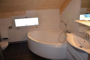 Classic Chalet With Infrared Sauna